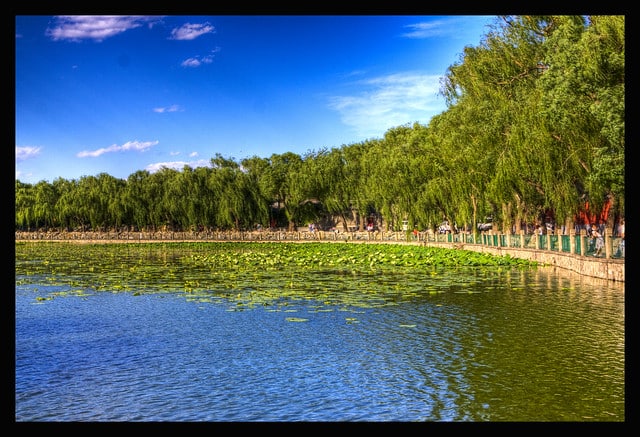 האגם בפארק בייחאי, בייגי'נג (צילום: Dmitry P)