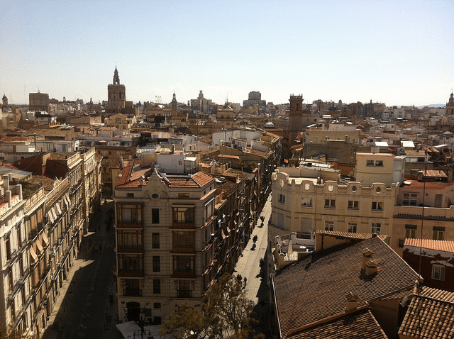 נוף העיר העתיקה הנשקף ממגדלי סרנוס  (צילום מערכת)