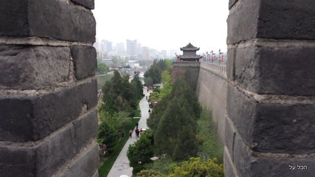 שרידי חומות העיר העתיקה של שיאן (צילום מקורי)