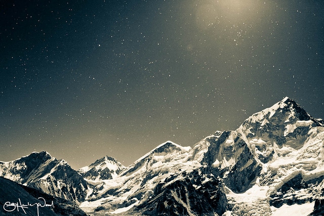 כוכבים מעל הר האוורסט  (צילום: Sam Hawley)