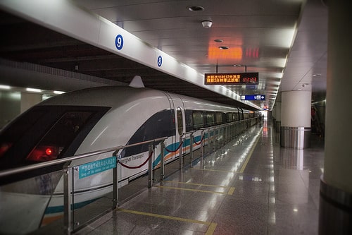 רכבת המגלב בשנגחאי, הרכבת המהירה בעולם (צילום: Rob Faulkner, רישיון)