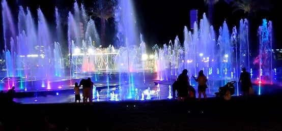 The musical fountain during the show (photo: source photo)