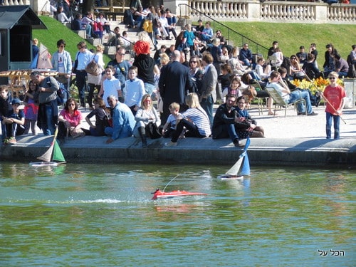 השטת סירות בפארק לוקסמבורג
