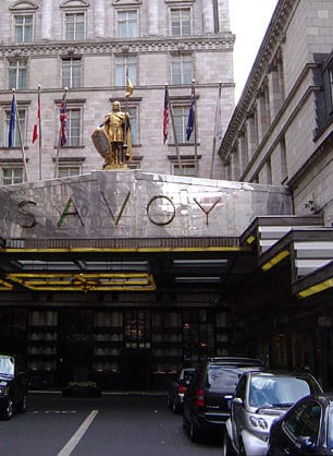 הכניסה למלון (צילום: ChrisO at en.wikipedia)