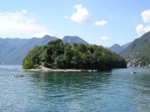 אי קומאסינה, האי היחיד באגם קומו