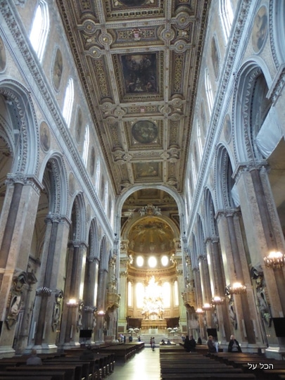 המסדרון המרכזי של קתדרלת נאפולי (צילום מקורי) (צילום: 