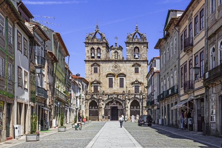 קתדרלת בראגה ידועה בתור העתיקה ביותר בפורטוגל כולה, ועד היום היא משמשת את קהל המאמינים באופן פעיל