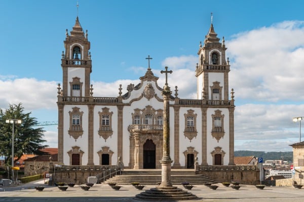 אזור כנסיית איגרה דה מיסריקורדיה הוא האזור הפופולארי ביותר ללינה בויאנה דו קשטלו