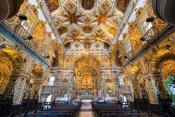 כנסיית סאו פרנסיסקו - אחת הכנסיות היפות ביותר בפורטוגל