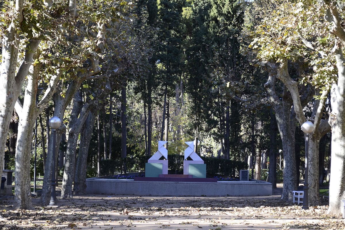 פארק מיגל סרווט, פינה נעימה בעיר. (צילום: MartaHu, רישיון)