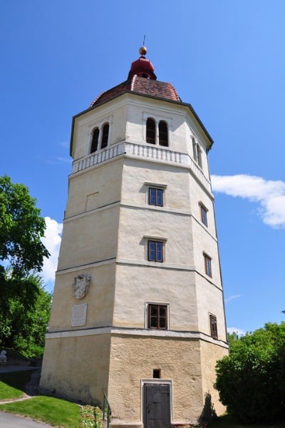 מגדל הפעמונים- תושבי העיר לא היו מוכנים לוותר עליו ולכן הפך לאחד הסמלים של העיר גראץ