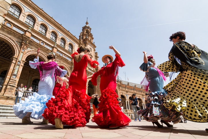 ריקוד פלמנקו ססגוני בפלאזה דה אספנה בסביליה (צילום: 
