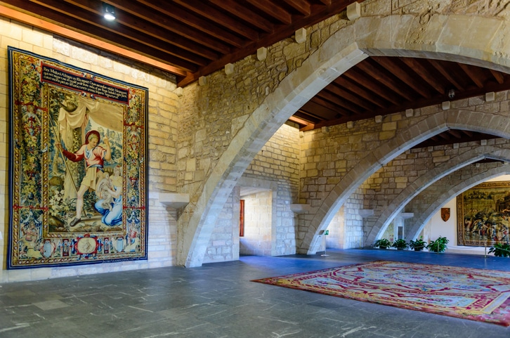 שטיחי הקיר הידועים בארמון אלמודיינה (צילום: 