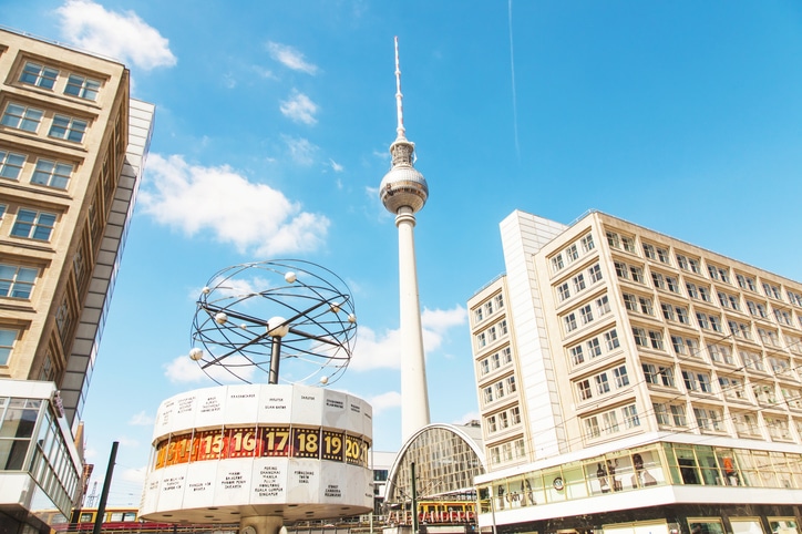 תיירים רבים בוחרים ללון באזור מגדל הטלוויזיה של ברלין