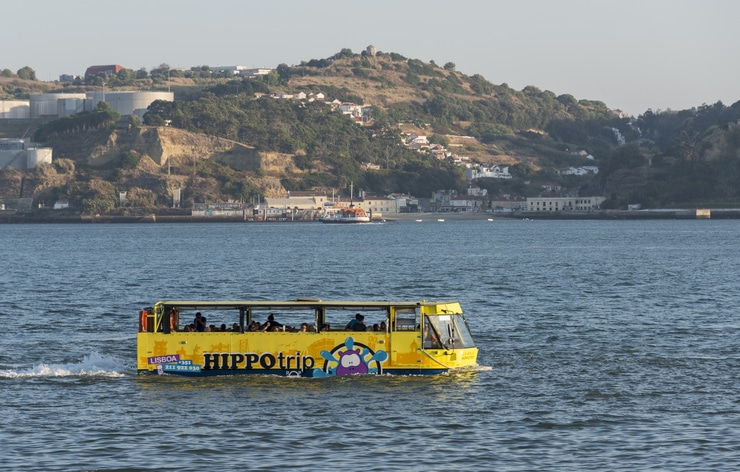 אוטובוס התיירים האמפיבי