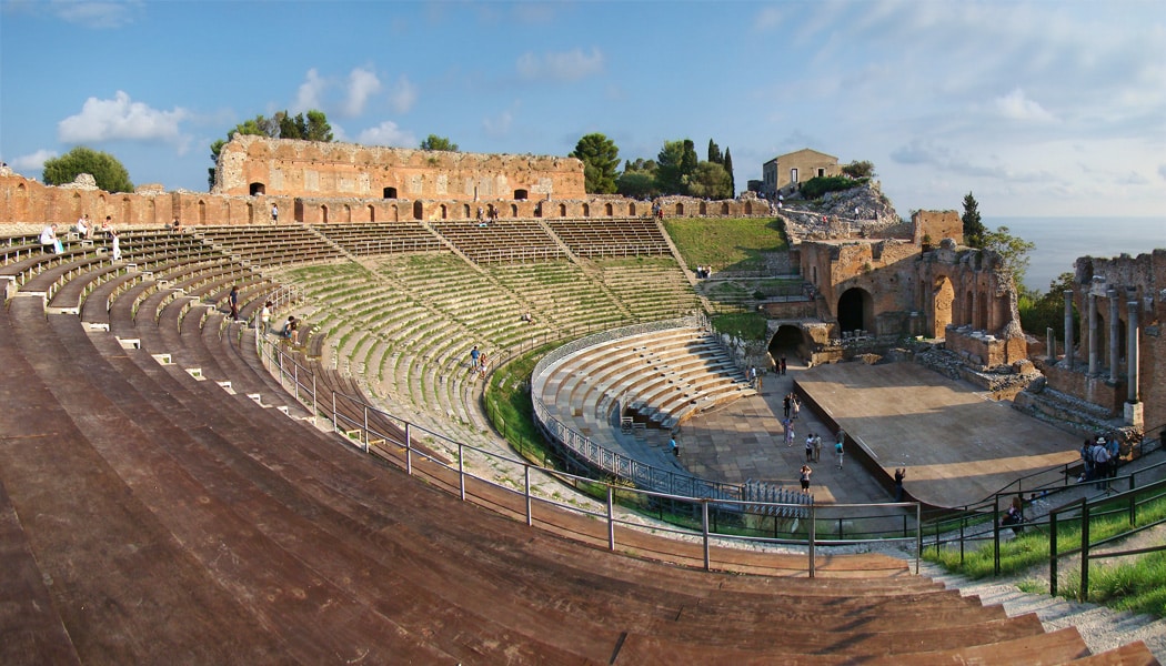 האמפי תיאטרון העתיק בטאורמינה סיציליה (צילום: 