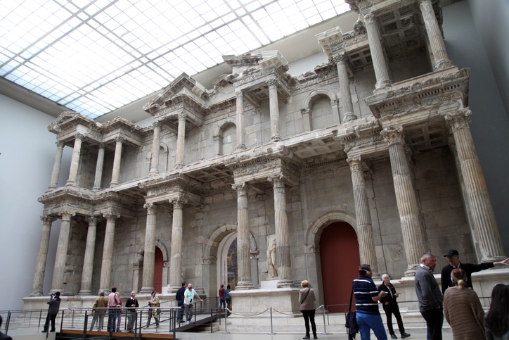 שער השוק של הקיסר הרומאי מילטוס- אחד מפרטי הארכיאולוגיה העשירה של המוזיאון