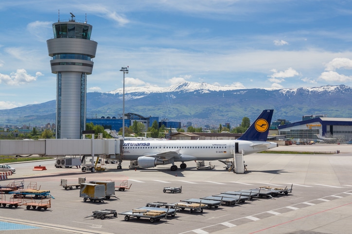 שדה התעופה של סופיה מוקף בהרים יפים ומלונות במחירים נוחים