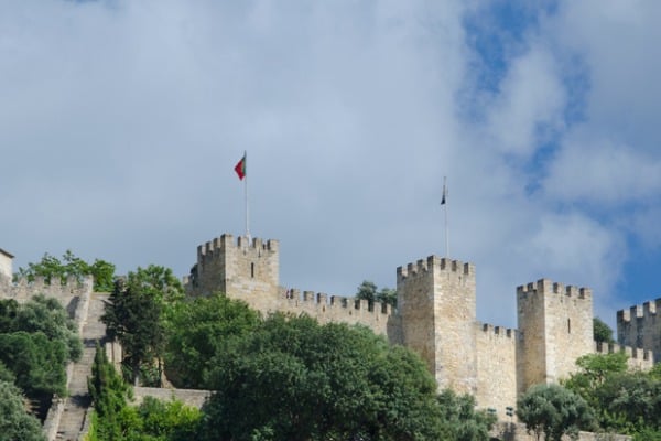 מגדלי הטירה ששרדו מרשימים ביופיים- מושכים תיירים רבים