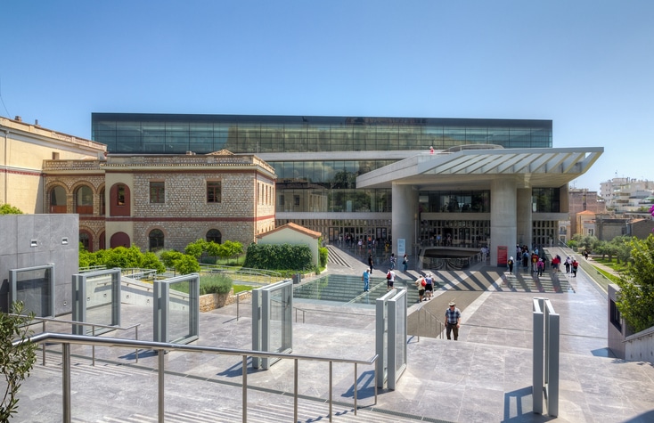 האדריכלות הייחודית של המוזיאון האקרופוליס בכל 3 הקומות