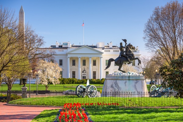 הבית הלבן הינו אחד מבין האתרים הלאומיים בהם עובר אוטובוס התיירים בוושינגטון 
