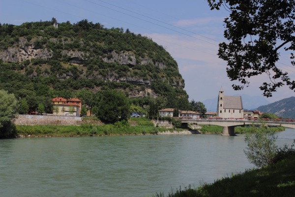נהר האדיג'ה (Adige) שבאיטליה