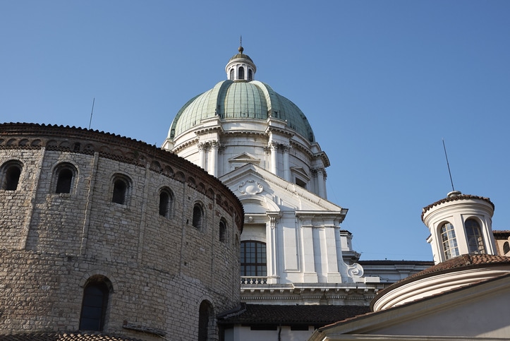 קתדרלה עתיקה בברשיה, איטליה