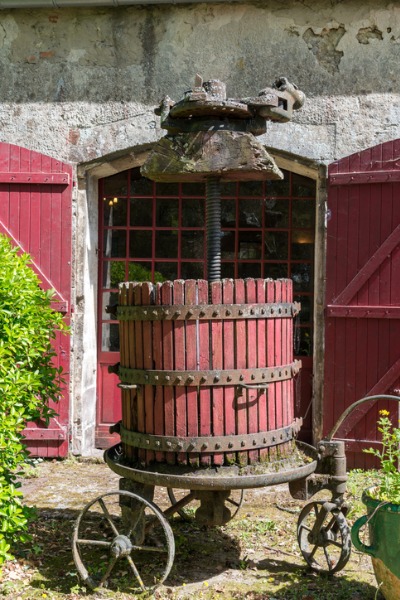 מכונה ששימשה בעבר לייצור היין, אזור מדוק, ספרד