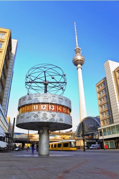שעון זמן העולם בכיכר אלכסנדרפלאץ, ברלין, גרמניה