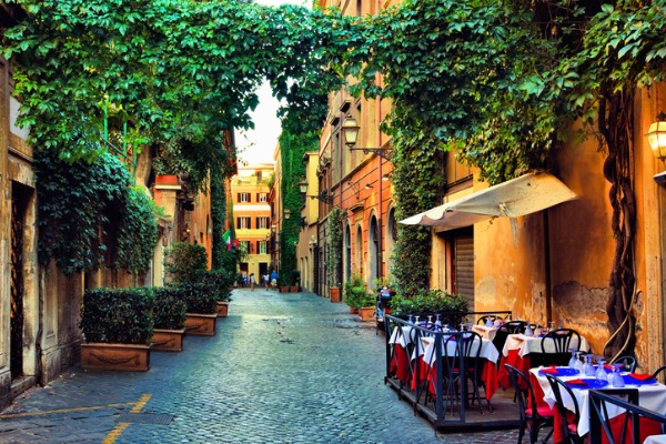 רחוב מרוצף אבן ברובע טרסטוורה ברומא