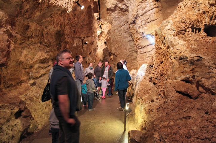 חוויה לכל המשפחה במערות הנטפים של בודפשט