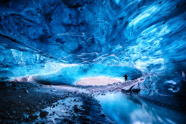 במערת הקרח Crystal Ice Cave