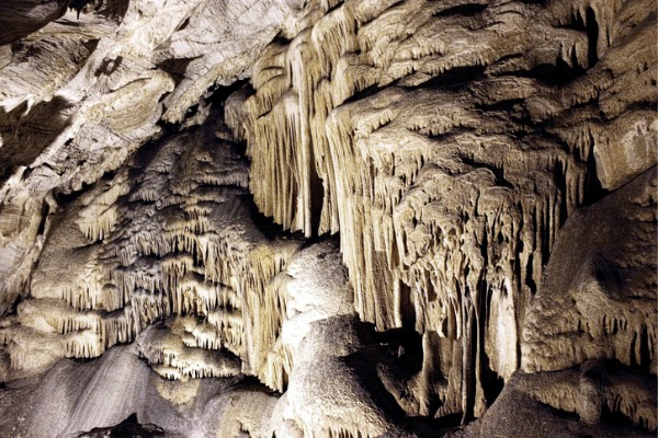 המערה של אנטיפארוס