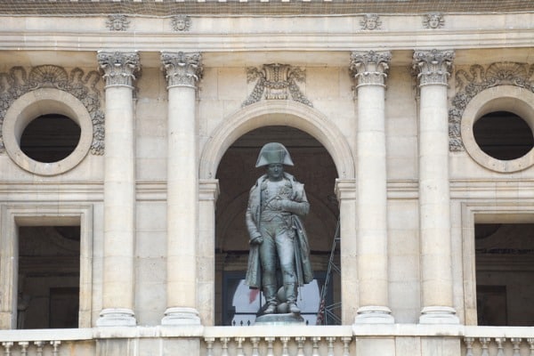 פסל נפוליאון במתחם האינווליד