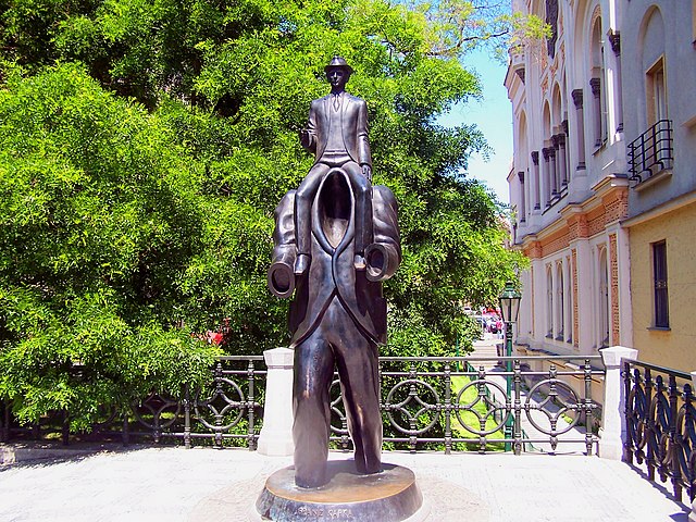 פסל של פרנץ קפקא בפראג