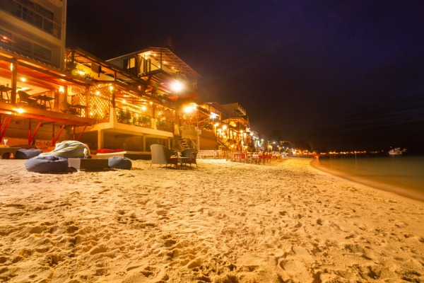 חוף צ’אוונג בלילה קוסמוי