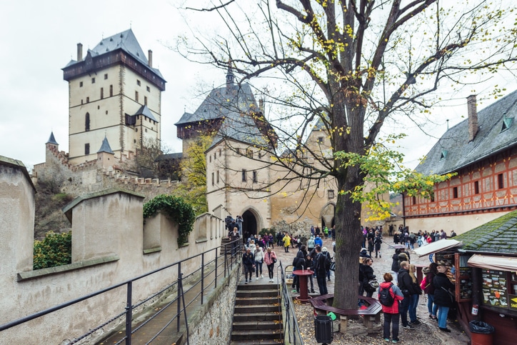 תיירים בטירת קרלשטיין