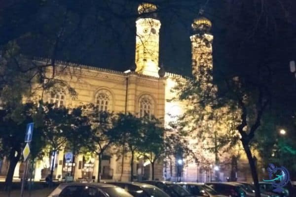 בית הכנסת דוהני בודפשט בלילה